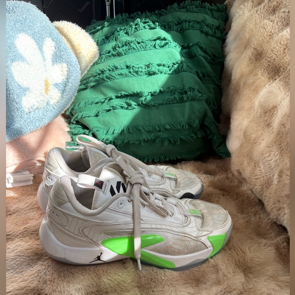 Air Jordan Luka 2 Trick shot youth basketball shoes